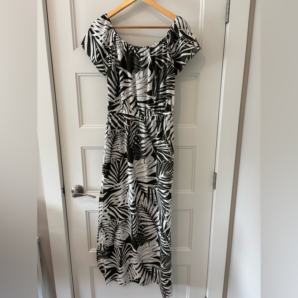 Elegant Green and White Leaf Print Dress